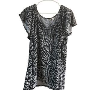 Cato size 22/24 short sleeve black and white V-neck blouse